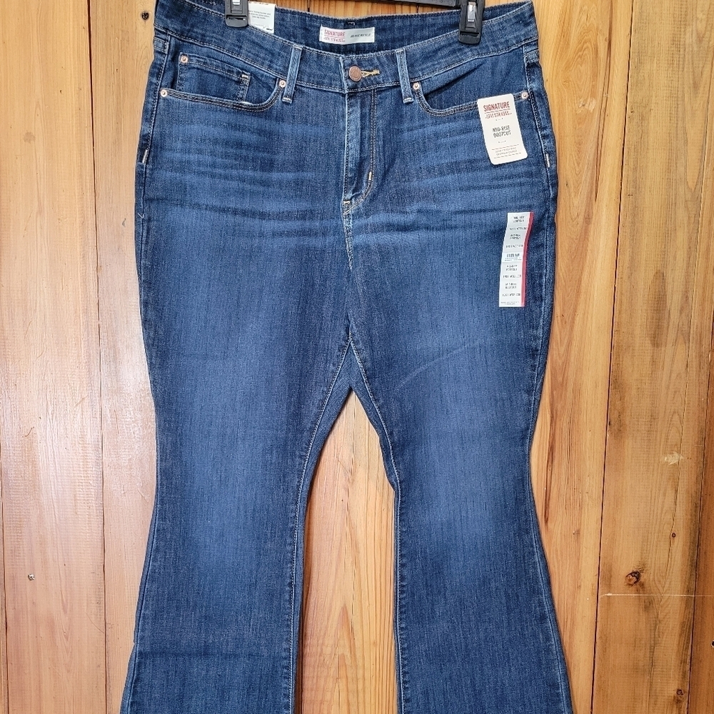Signature Levi's Mid-rise Bootcut Women's Blue Jeans